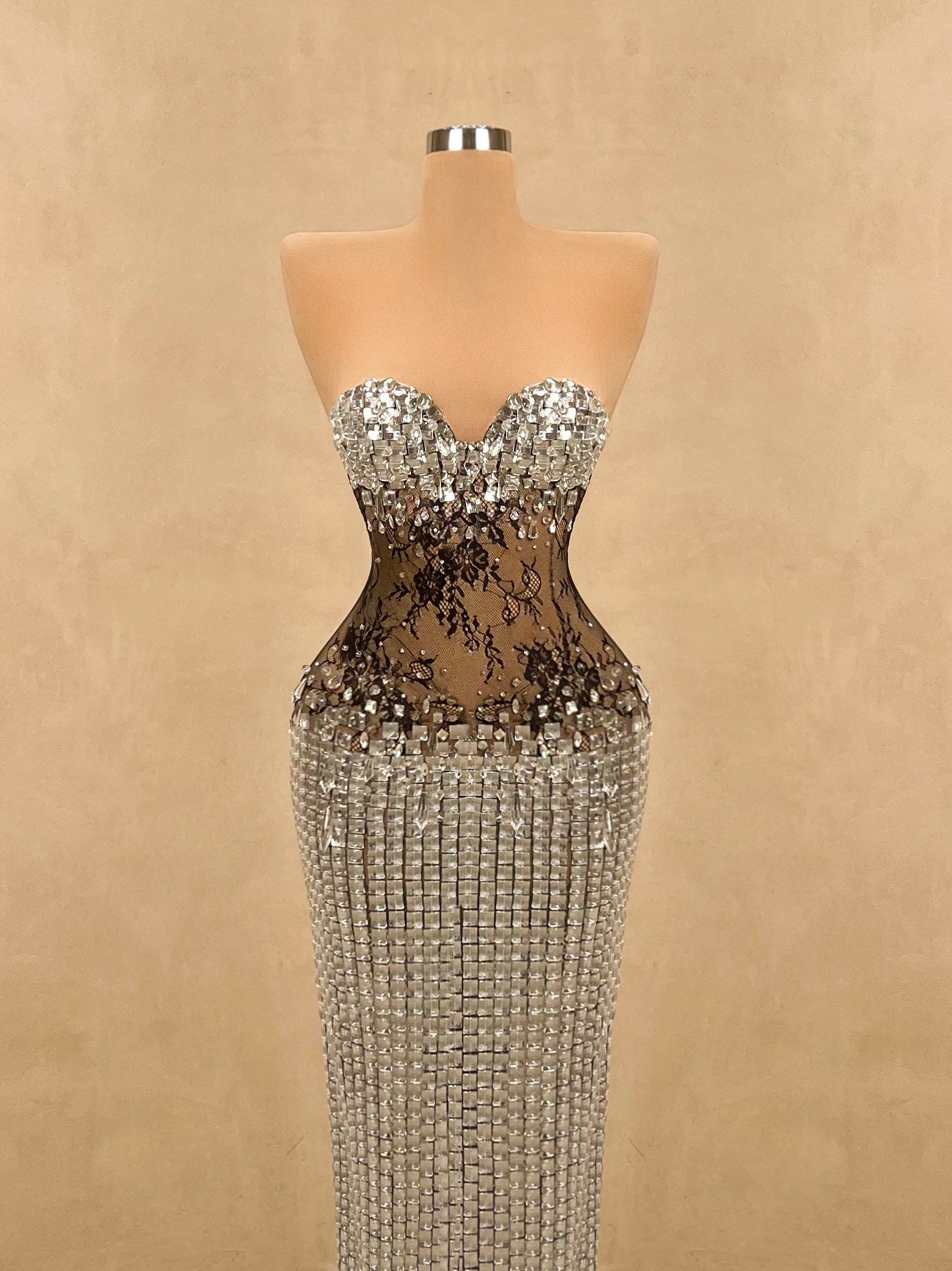 corset dress with crystals and stones Strapless Crystal Gown Sheer Lace metafield-condition-new Size:16 x 33 features a sweetheart neckline FRAME The Jersey Organic